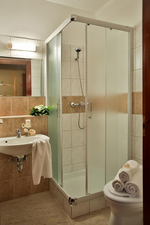 Hotel Rittinger Bonyhad Екстер'єр фото