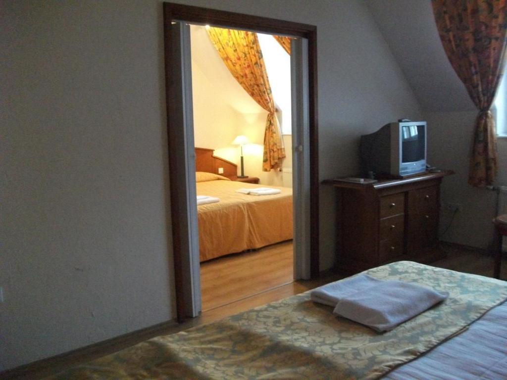 Hotel Rittinger Bonyhad Екстер'єр фото