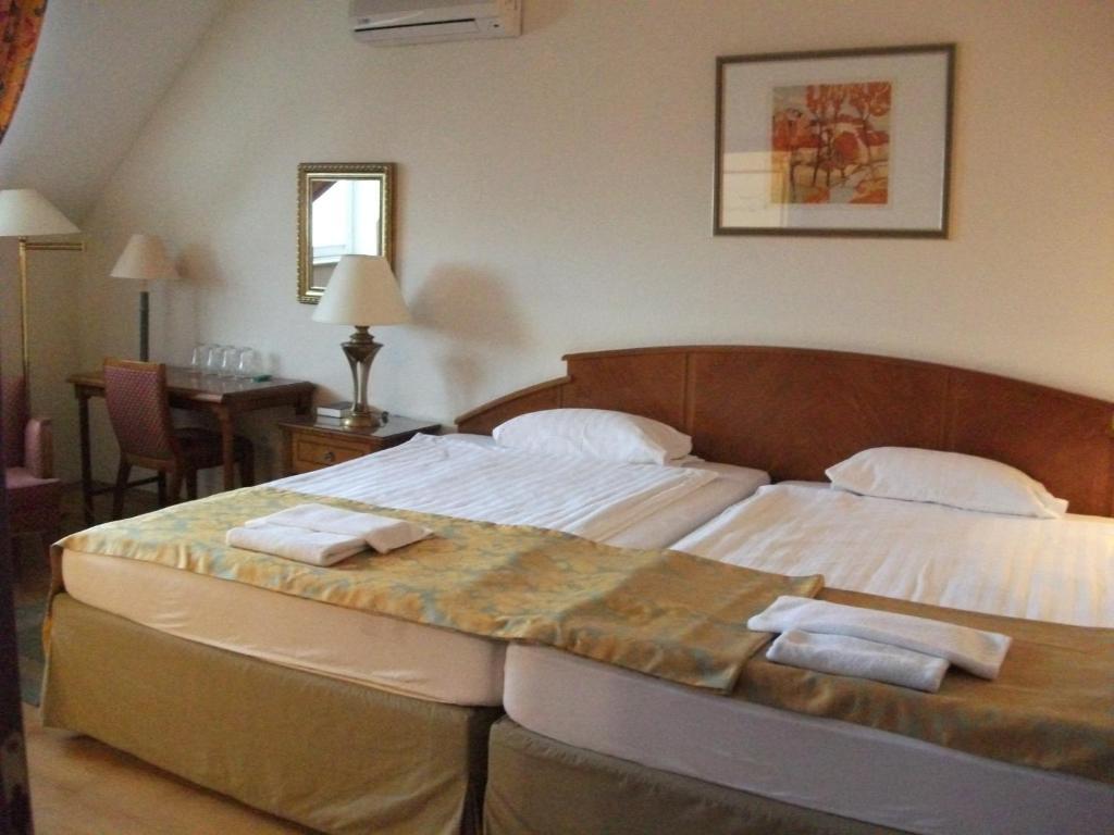 Hotel Rittinger Bonyhad Екстер'єр фото